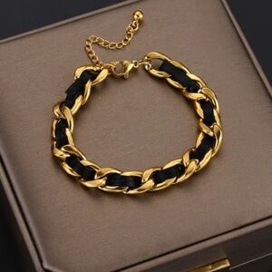 ⭐️NEW Gold Leather Twist Bracelet